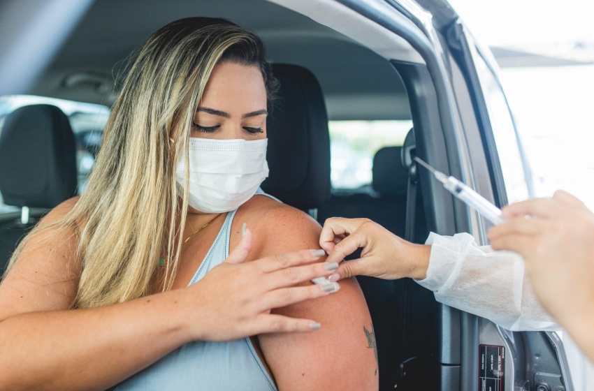 Maceió vacina adultos com 1ª e 2ª doses e idosos com 3ª dose nesta quinta-feira (23)