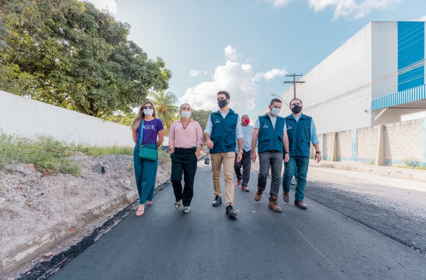 Prefeitura acompanha obras de drenagem e pavimentação do Distrito Industrial
